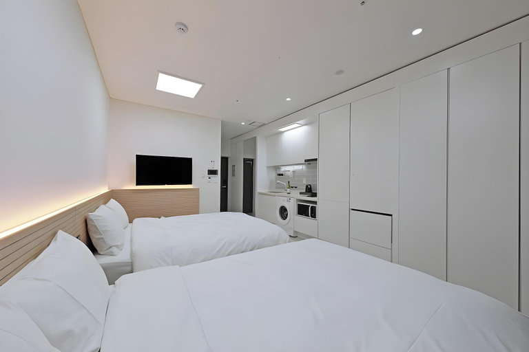 Bedroom 2, World Sky Residence Hotel, Sokcho