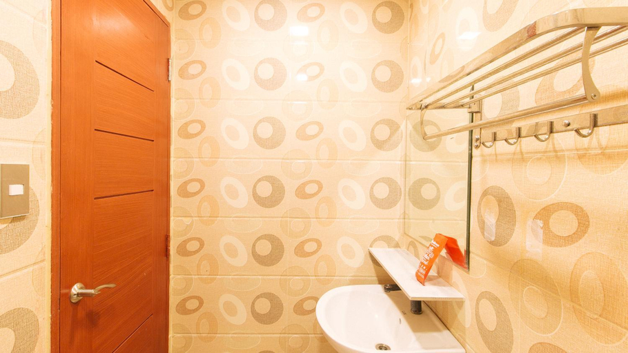 Bathroom 16