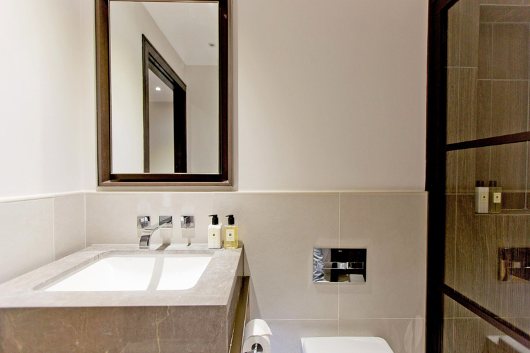Bathroom 3, 1-bed Executive Apt 310, London