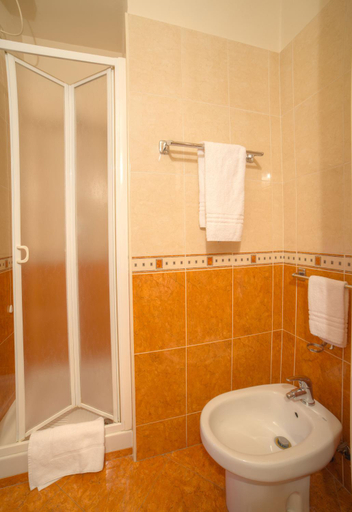 Bathroom 4, Hotel Ares Milano, Milano