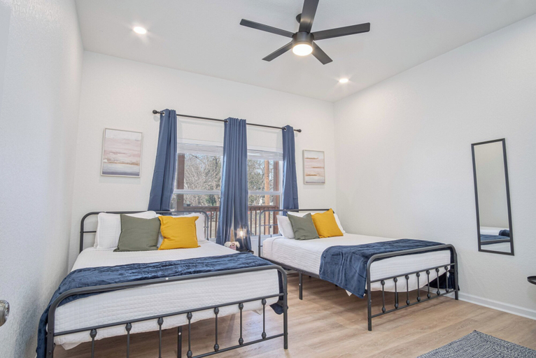 Others 4, Feel, Chill and Enjoy 4br/3ba Near Fun Riverwalk!, Bexar