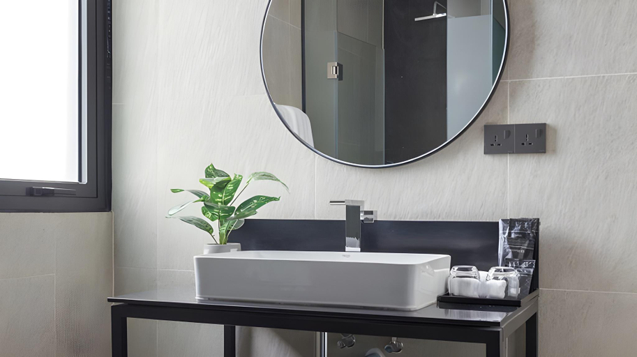 Bathroom 5, Luxcity Hotel & Apartment, Phnom Penh