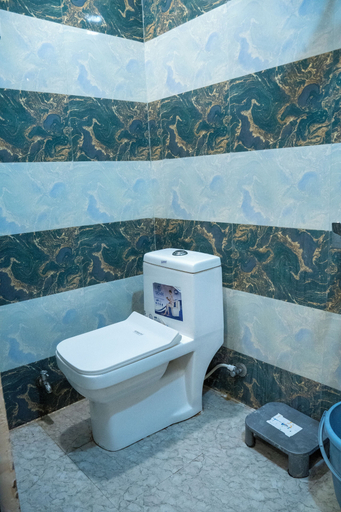 Bathroom 3, Hotel Madhav Palace, Agra