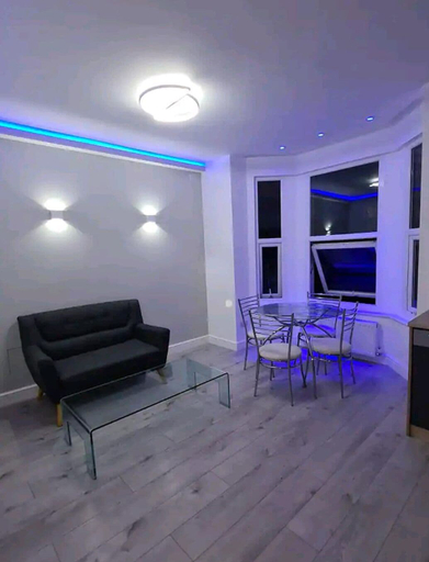 Others 5, Second Av Flat 4, Hendon London, London