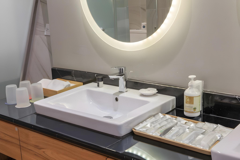 Bathroom 4, Sun Dialogue Hotel, Chiayi City