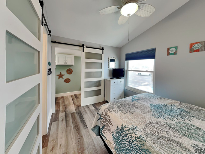 Bedroom 3, Pelican B'reef by Miss Kitty’s, Aransas