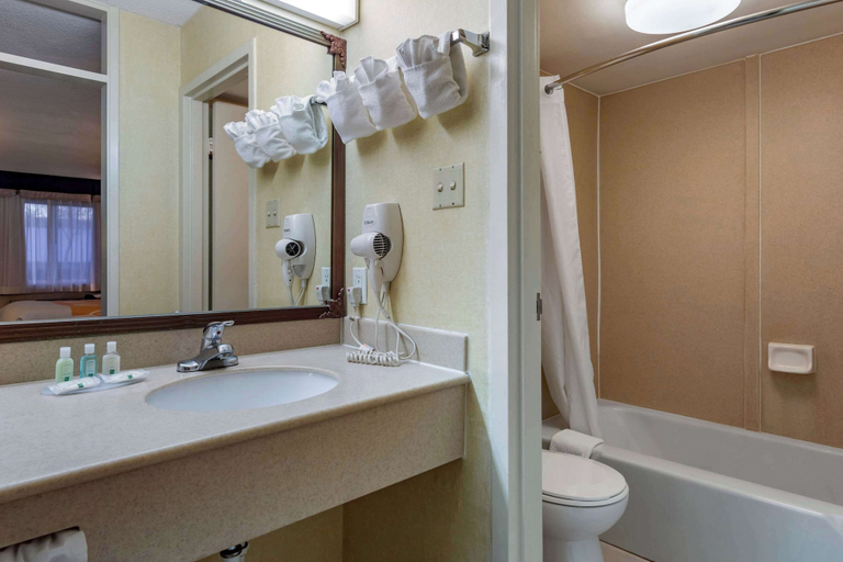 Bathroom 5, Quality Inn Barstow Route 66, San Bernardino