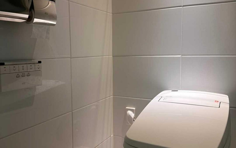 Bathroom 22