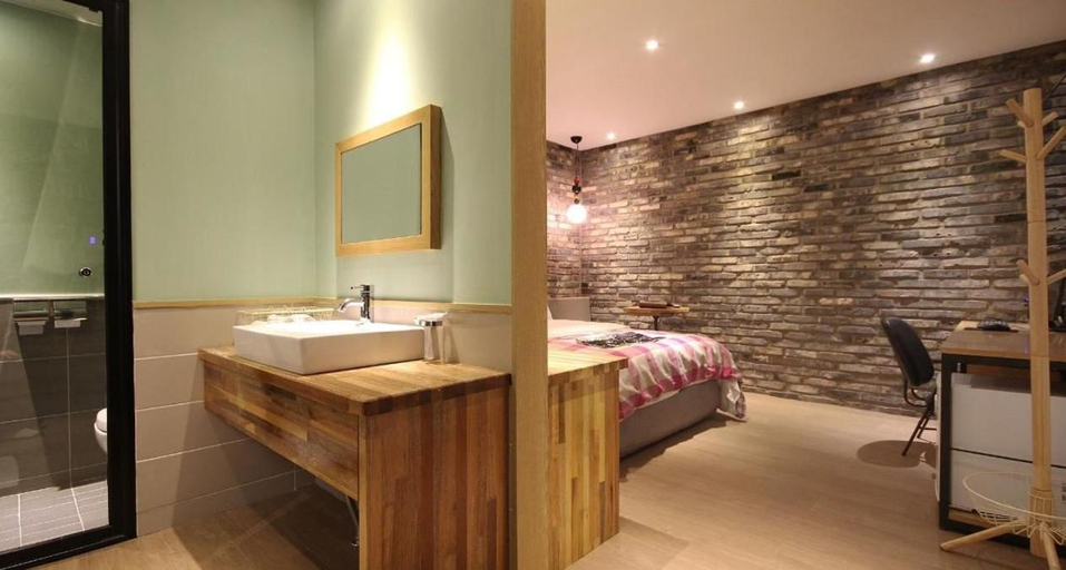 Bathroom 3, 25 Hours Hotel 2, Busanjin