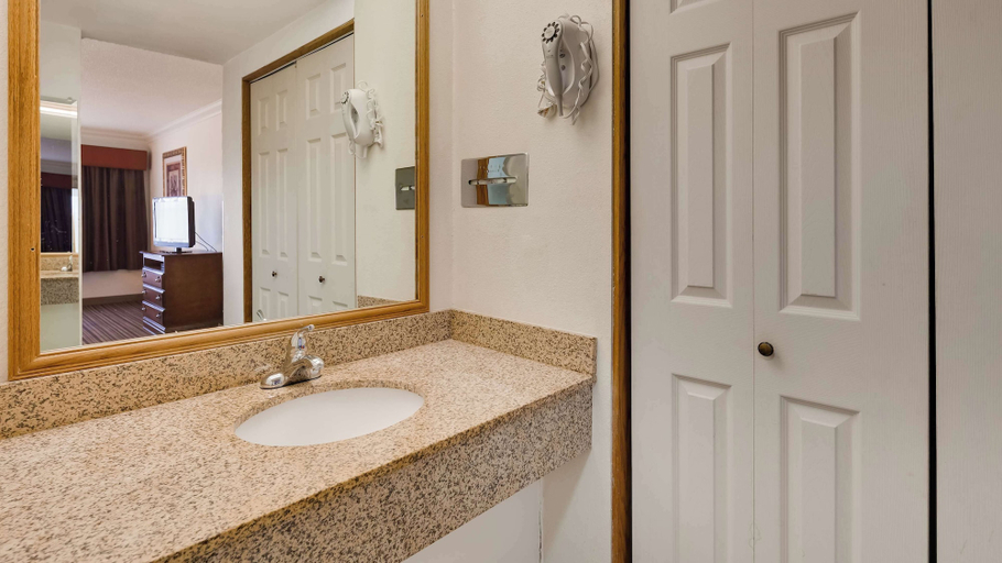 Bathroom 5, SureStay by Best Western Miles City, Custer