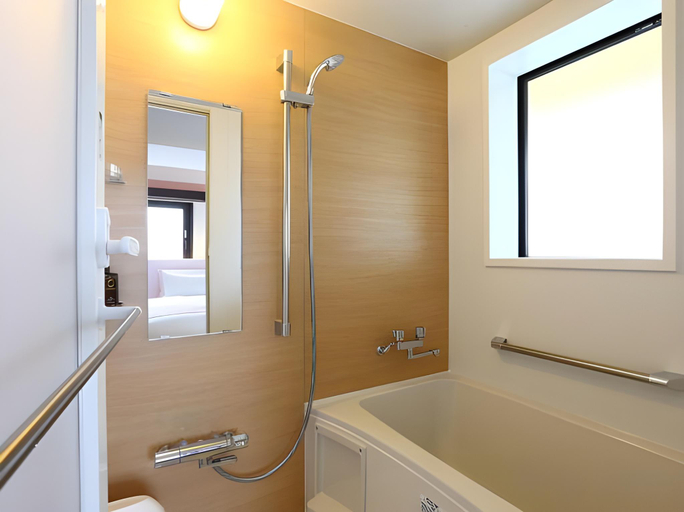 Bathroom 13