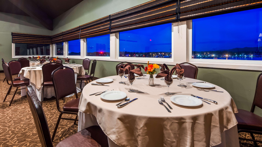 Food & Drinks 5, Best Western Pier Point Inn, Lane