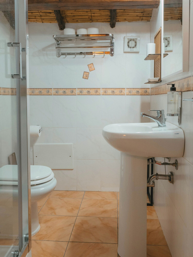 Bathroom 5, Domu Elvira, Cagliari