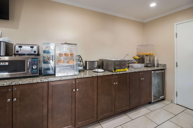 Food & Drinks 5, Best Western McKenzie, Carroll