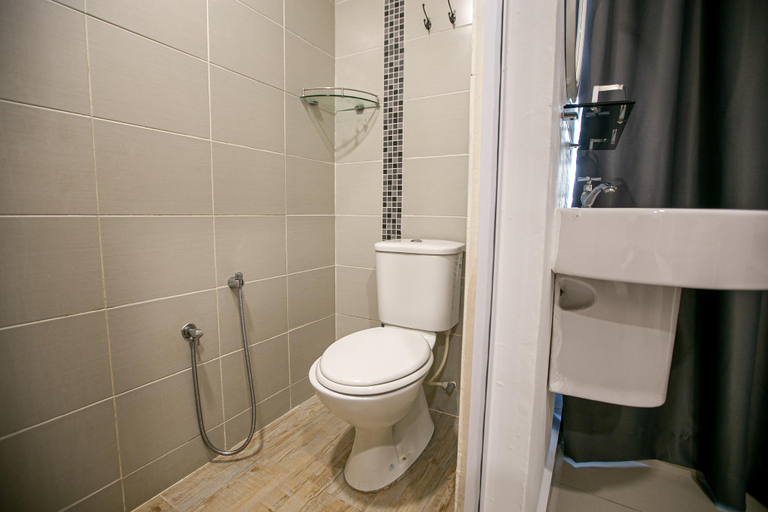 Bathroom 19