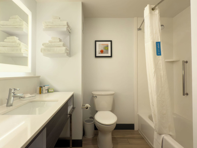 Bathroom 4, Snoqualmie Inn by Hotel America, King