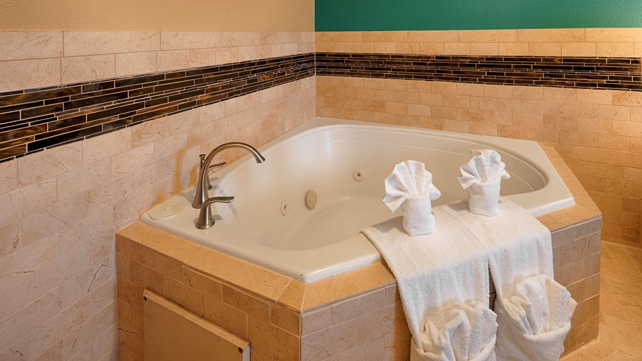 Bathroom 4, Best Western Governors Inn & Suites, Sedgwick