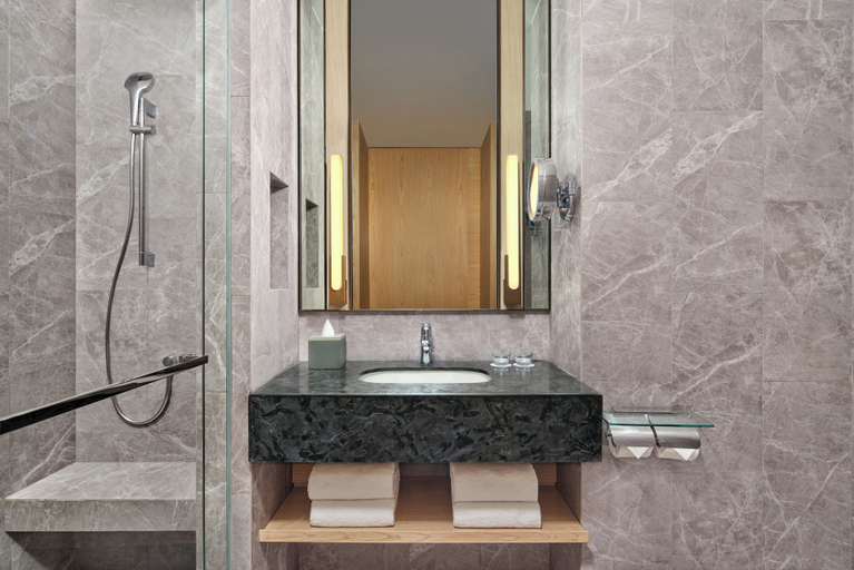 Bathroom 5, Sheraton Kuching Hotel, Kuching