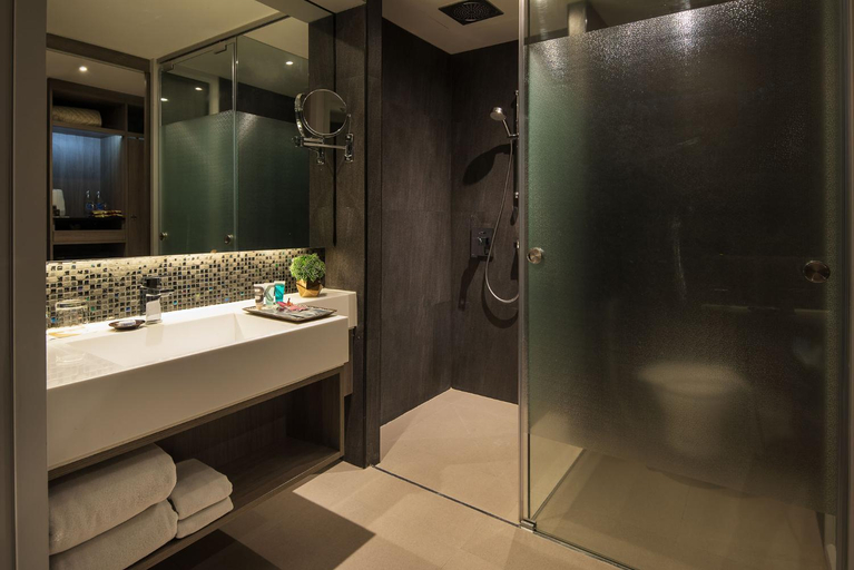 Bathroom 7