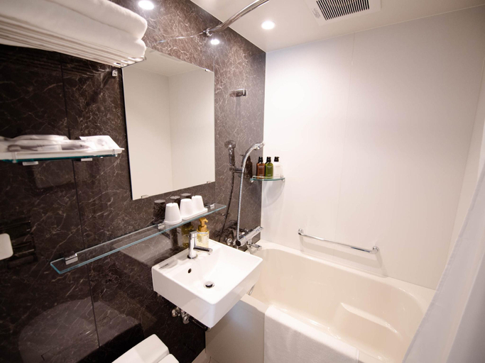 Bathroom 10