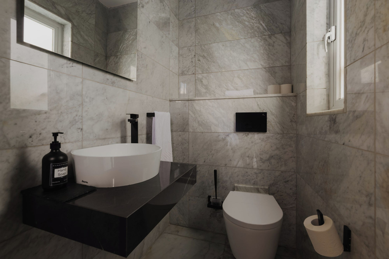 Bathroom 3, Casa Reale