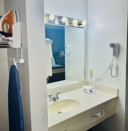 Bathroom 4, Scenic Hills Inn, Taney