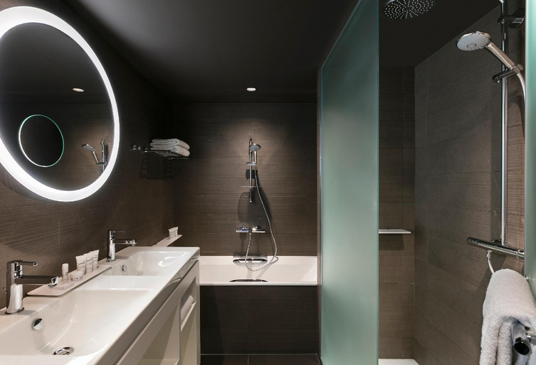 Bathroom 4, INNSiDE Paris Charles de Gaulle Airport, Val-d'Oise