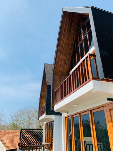 Exterior 11
