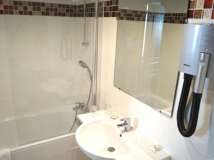 Bathroom 3, Hotel Havane, Paris