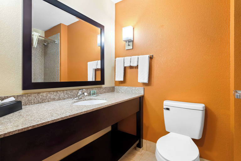 Bathroom 4, Best Western Kenosha Inn, Tulsa