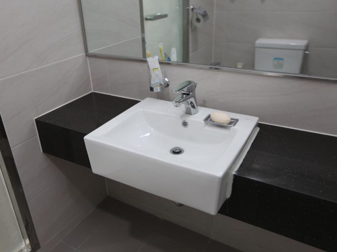 Bathroom 4, Incheon Airport Airtel, Jung
