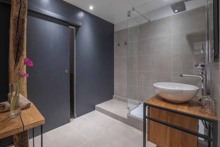 Bathroom 5, Château de Nazelles Amboise, Indre-et-Loire