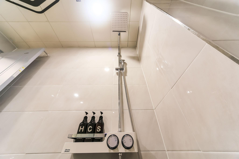 Bathroom 20