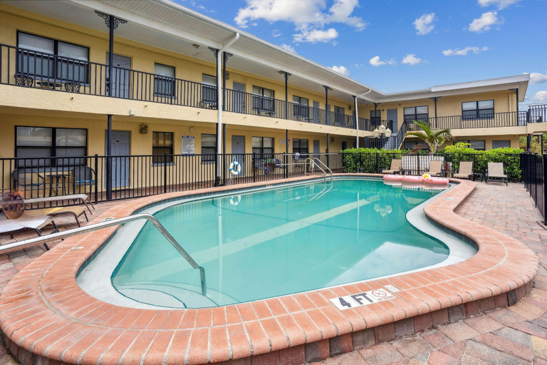 Others 3, Royal Orleans 117, Pinellas