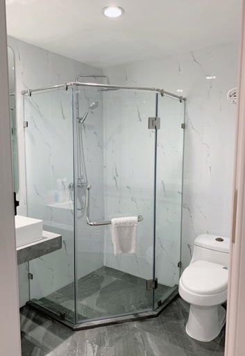 Bathroom 15