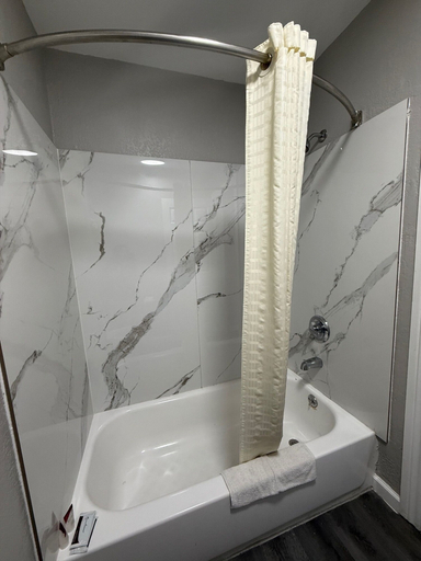 Bathroom 4, American Inn and Suites, Calhoun