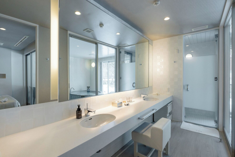 Bathroom 27