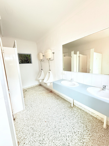Bathroom 4, Beach accommodation shared facility, Livingstone - Pt B
