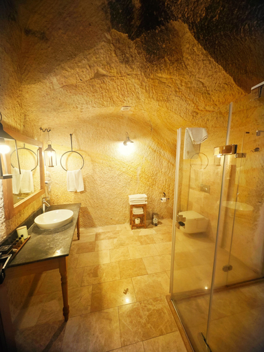Bathroom 5, Acropolis Cave Suite, Ürgüp