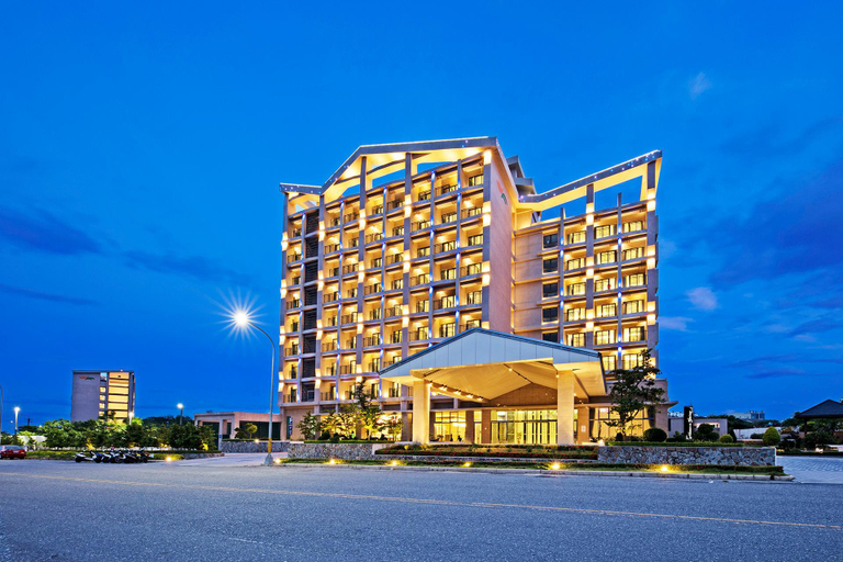 Exterior & Views