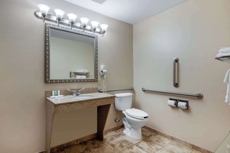 Bathroom 4, Quality Inn Smyrna, Kent