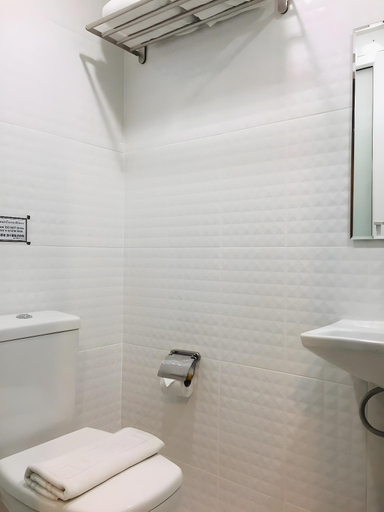Bathroom 4, GN Luxury Hostel, Ratchathewi