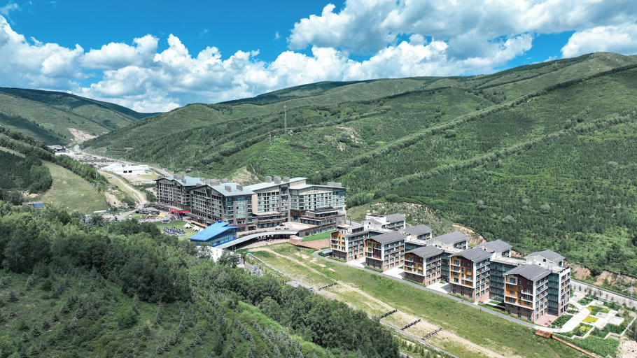 Exterior & Views