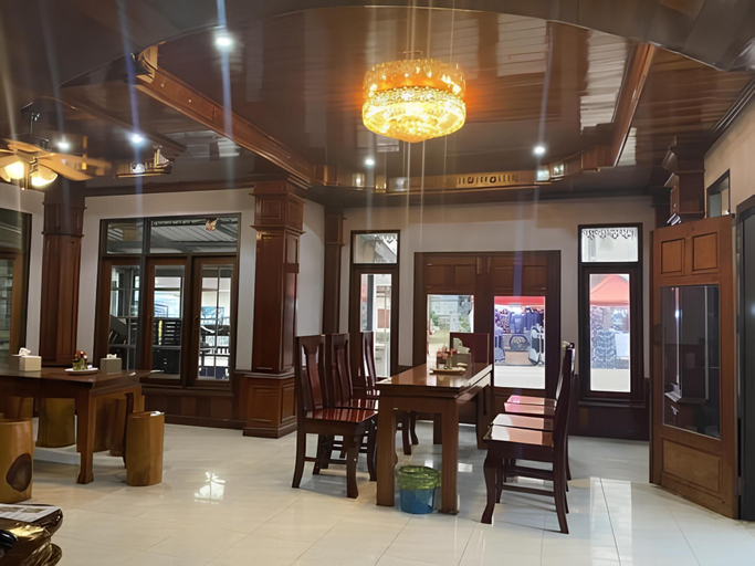 Food & Drinks, Walking Street Hotel, Vangvieng