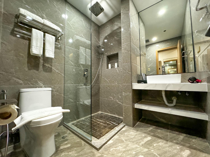 Bathroom 15