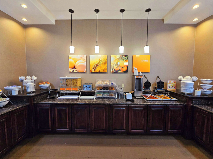 Food & Drinks 5, Comfort Inn & Suites Independence, Montgomery