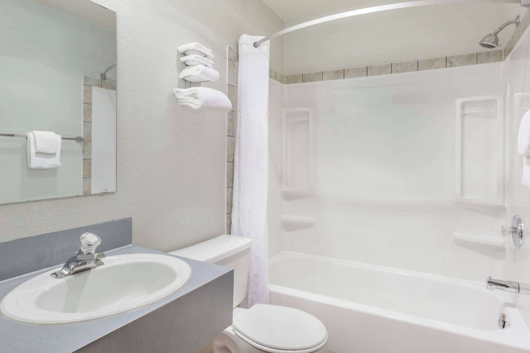 Bathroom 5, Super 8 by Wyndham Medicine Hat AB, Division No. 1