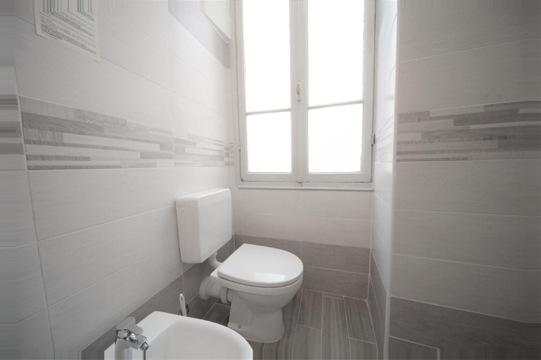 Bathroom 19