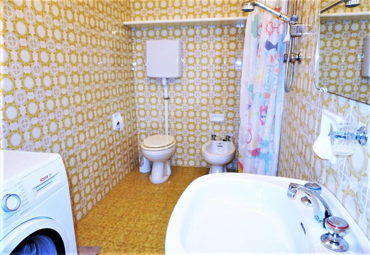 Bathroom 4, Sea-view Apartment in Caorle for 5, Venezia