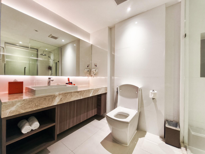 Bathroom 25
